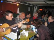 Geselliges zusammensein mit Gitarre