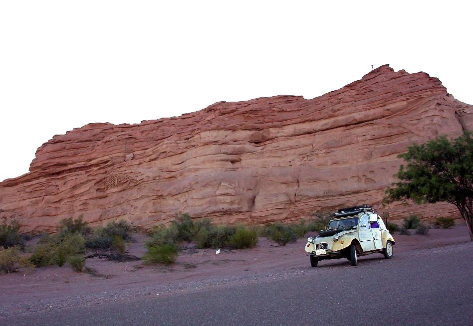 2CV vor grandioser Landschaft
