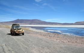 Mit dem 2CV Sahara im Altiplano