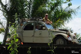 Walter unterwegs in Paraguay mit seiner Sahara Ente (Citroen 2CV)